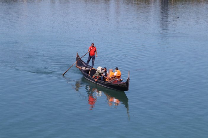 Yosunlarda temizlenen Seyhan Nehri eski güzelliğine kavuştu