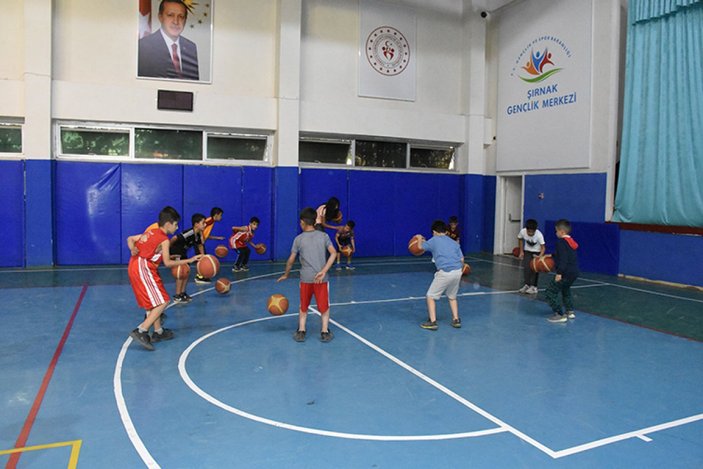 Şırnak'ta yapılan tesislerde çocuklar ve gençler, sporun keyfini çıkartıyor