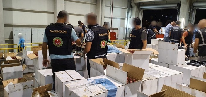 İskenderun’da, nar ekşisi yüklü konteynerden 1 milyon 200 bin uyuşturucu hap çıktı