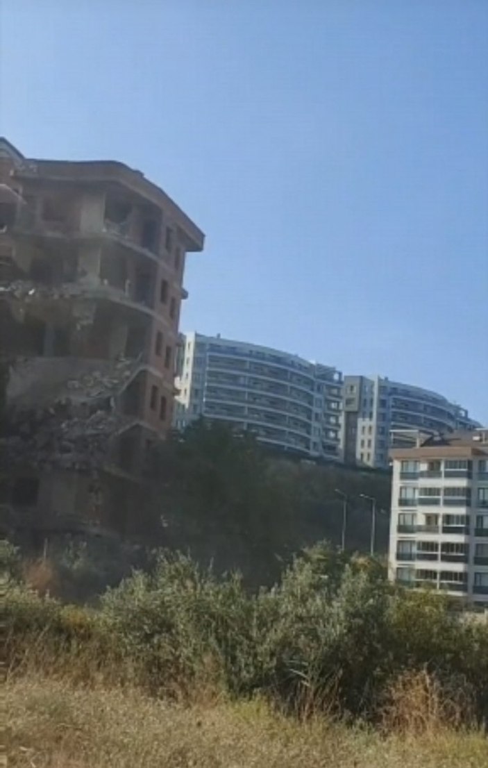 Bursa’da bina, kepçenin dokunmasıyla kendiliğinden yıkıldı