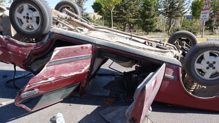 Van’da 2 otomobil çarpıştı: 8 yaralı