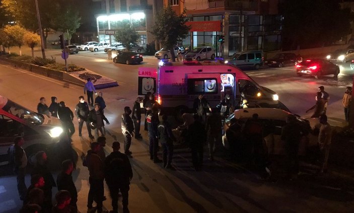 Burdur'da trafik kazası: 2 ölü 4 yaralı