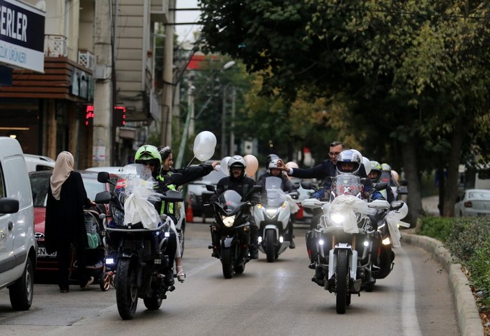 Bursa'da gelin ve damadın motosiklet aşkı