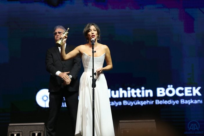 Altın Portakal'da en iyi film ödülü Uzun Tıraş'a verildi
