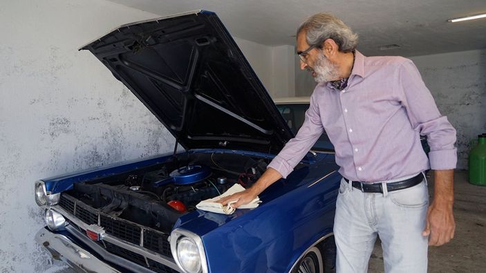 aa Balıkesirli iş adamının gözü gibi baktığı otomobil