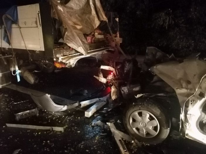 d Kocaeli'de tıra kamyonet çarptı: 1 ölü