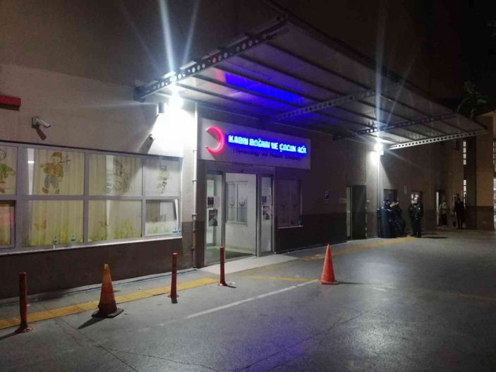 i İzmir'de 20 gün önce baba olan şahıs, bıçaklanarak öldürüldü