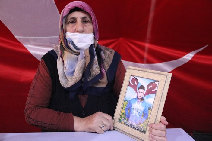 Diyarbakır'da evlat nöbetindeki baba: Çocuklarımız gelene kadar buradan kalkmıyoruz
