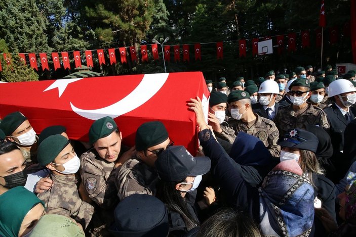 Fırat Kalkanı bölgesinde şehit düşen iki polis için tören düzenlendi