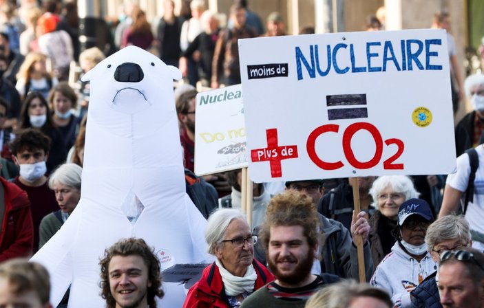 Brüksel'de iklim değişikliği protestosu düzenlendi