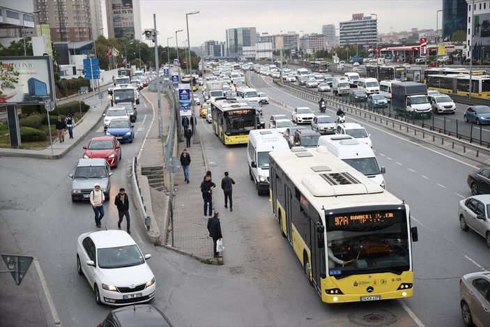 a Haftanın ilk iş gününde İstanbul'da trafik yoğunluğu