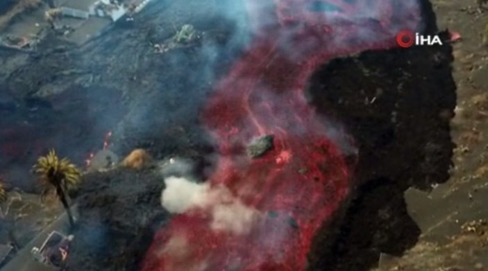 La Palma'daki yanardağdan çıkan lavlar evleri yutuyor