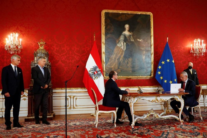Avusturya'da Alexander Schallenberg, başbakanlık görevini devraldı
