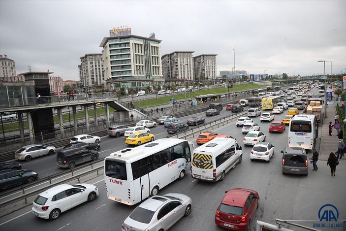 a Haftanın ilk iş gününde İstanbul'da trafik yoğunluğu