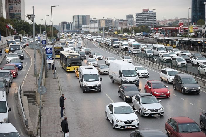 a Haftanın ilk iş gününde İstanbul'da trafik yoğunluğu