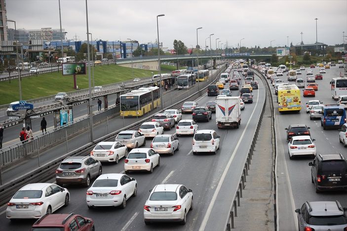 a Haftanın ilk iş gününde İstanbul'da trafik yoğunluğu