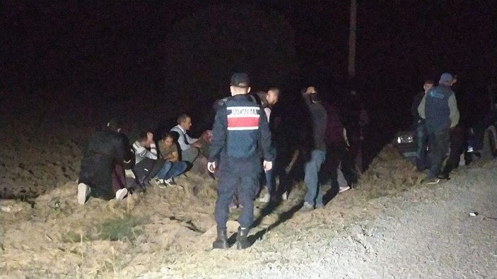 Uşak'ta otomobil şarampole devrildi: 1 ölü 1 yaralı