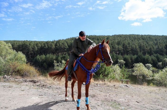 Mustafa Varank, kızıl geyiklerin peşinde