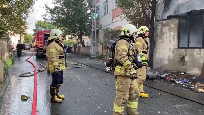 Ataşehir’de, 3 katlı bina alev alev yandı