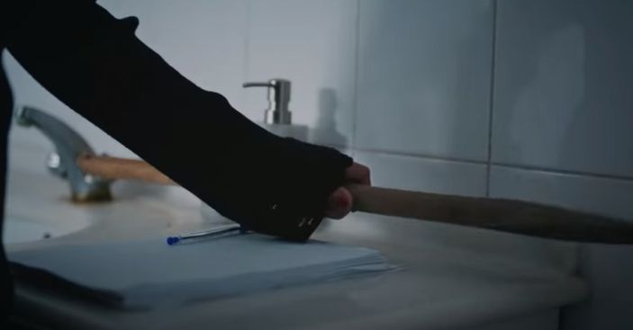 Camdaki Kız'a damga vuran sahne! Odunla dövülen Nalan çığlık çığlığa!