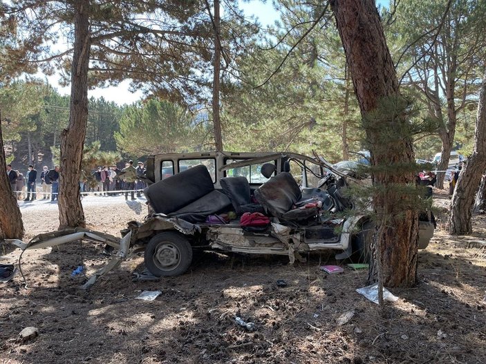 Afyonkarahisar'da kaza yapan servis şoförüne tutuklama