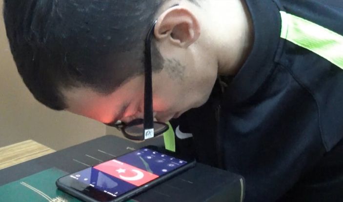 Edirneli serebral palsi hastası Berke, burnu ve ağzı ile 2 üniversite okuyor
