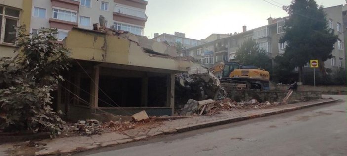 Kocaeli'de bina yıkımı sırasında patlamalar yaşandı