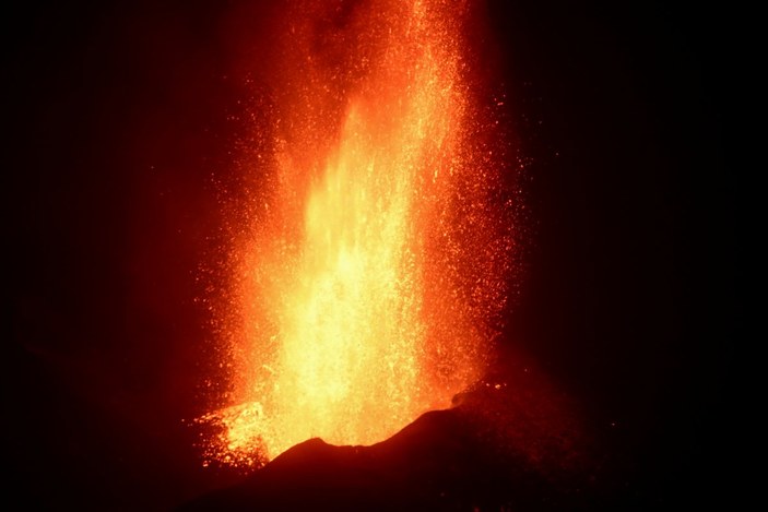 La Palma Adası'nda lavlar 1458 binayı yakıp yıktı