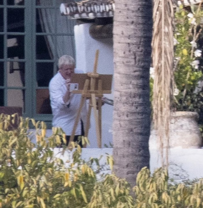Boris Johnson, İspanya'da resim çizerken görüntülendi