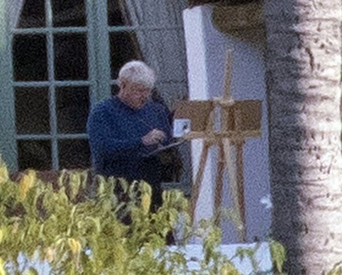 Boris Johnson, İspanya'da resim çizerken görüntülendi