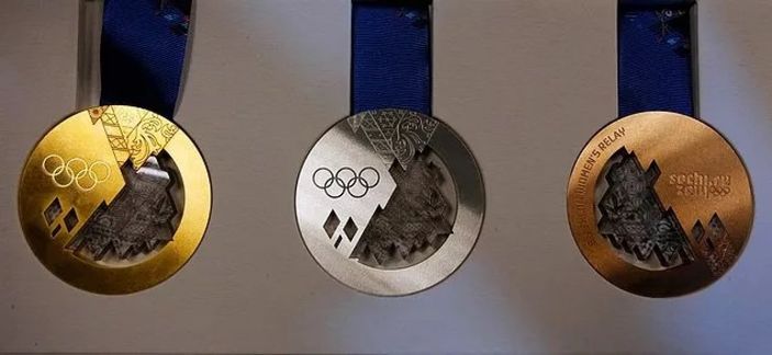 Sporcular madalyalarını neden ısırır