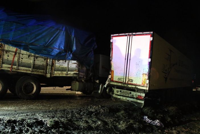 Uşak'ta tankerin çarptığı sürücü yaşamını yitirdi