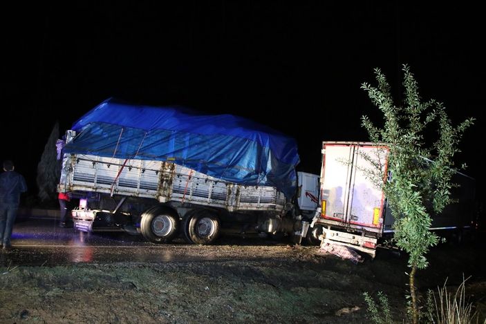 Uşak'ta tankerin çarptığı sürücü yaşamını yitirdi