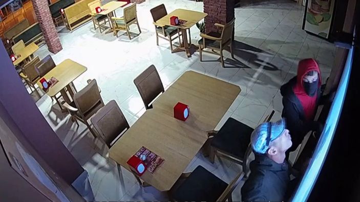 i Sancaktepe'de, aynı dükkanı 20 dakika arayla iki kez soydular