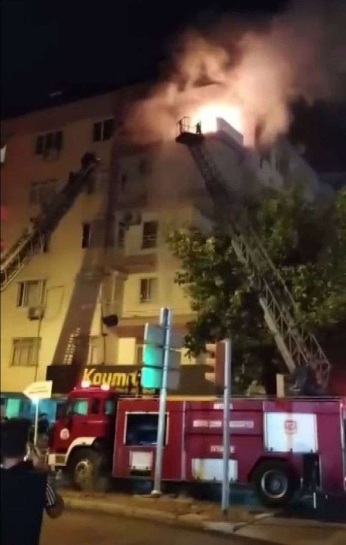 i Antalya'da bir evde başlayan yangın tüm binayı sardı