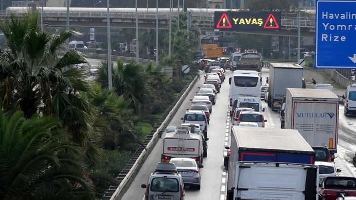 d Trabzon’da zincirleme kaza: Trafik felç oldu
