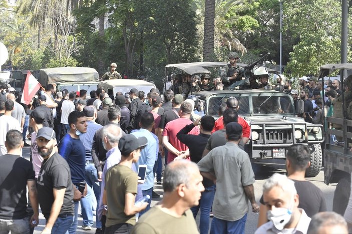 Beyrut'taki patlama soruşturması protesto edilince sokaklar karıştı