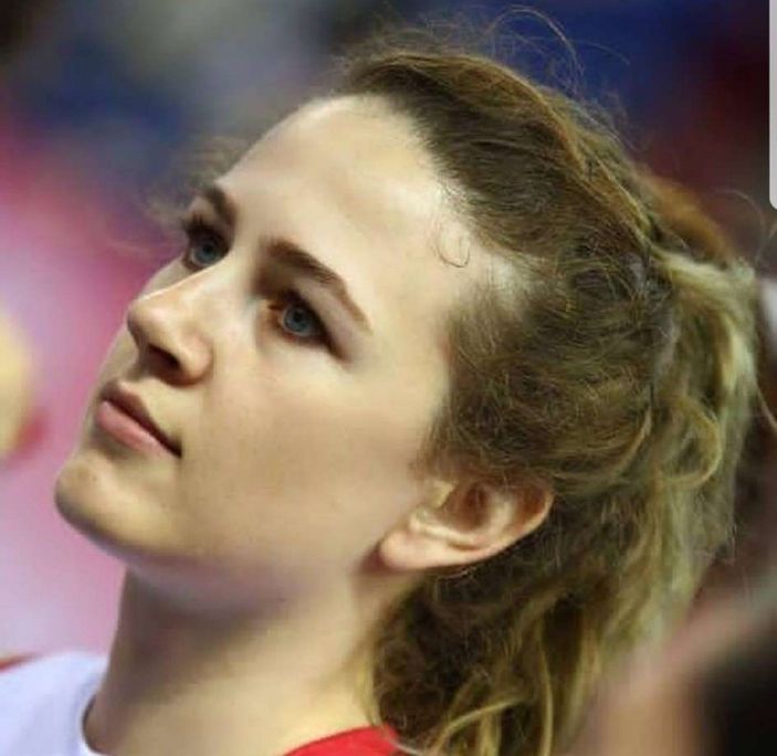 Meryem Boz'un lakabı neden mavi şimşek? İşte Meryem Boz'un merak edilen doğal saçı...