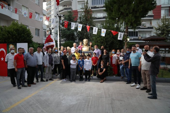 CHP'li Mezitli Belediyesi'nden heykel açılışı