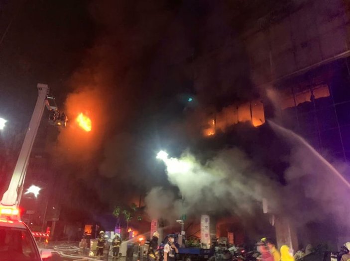 Tayvan’da 13 katlı binada yangın: Ölü ve yaralılar var