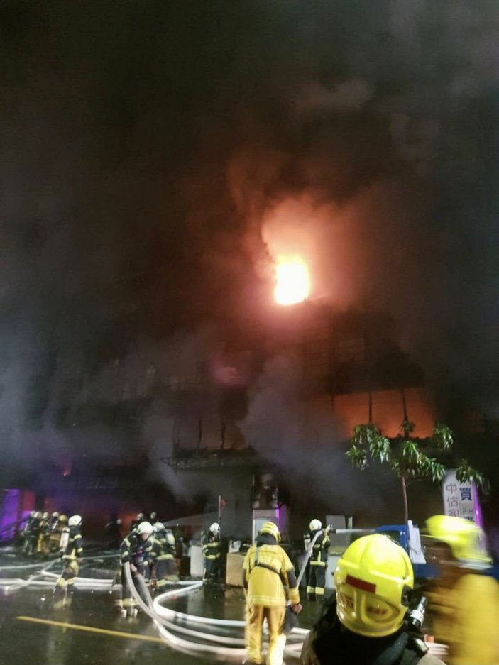Tayvan’da 13 katlı binada yangın: Ölü ve yaralılar var