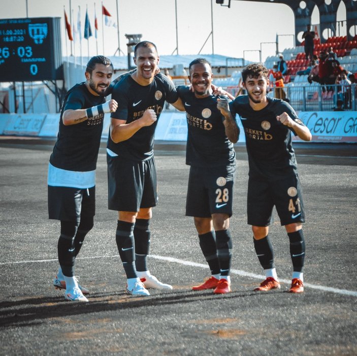 Avrupa'nın en az gol yiyen takımı Ümraniyespor