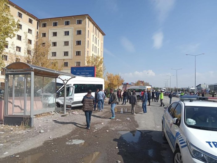 Ağrı'da okul servisi kaza yaptı: 7 öğrenci yaralandı