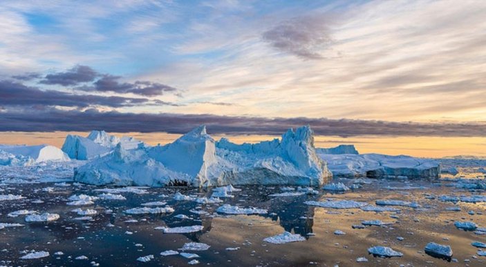 Grönland'ın 2000 km kuzeyindeki Son Buz Bölgesi olarak adlandırılan alan bölge tarihsel olarak yıl boyunca buzla kaplıydı, ancak küresel ısınmanın körüklediği yükselen sıcaklıklar bu uzak bölgenin bile yaz aylarında erimesine neden oluyor.