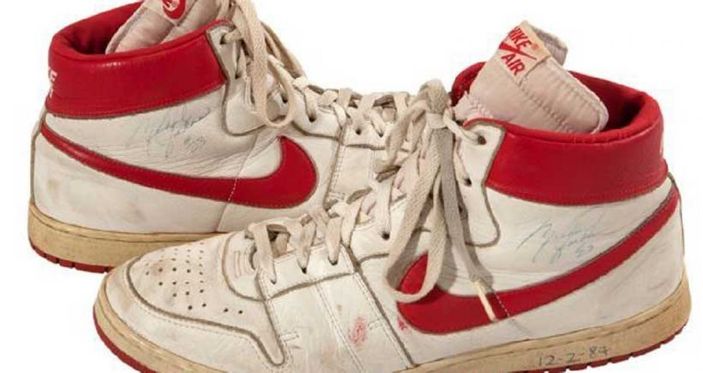 Jordan'ın ilk sezon ayakkabıları açık artırmada