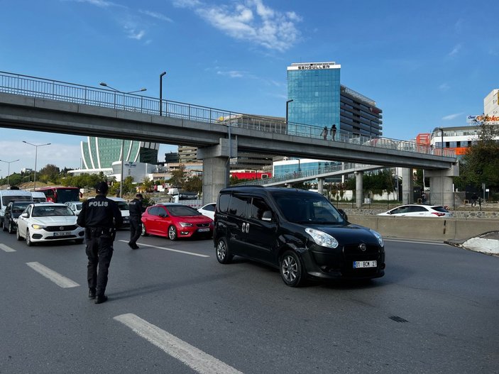 Maltepe’de polisin kovaladığı şahıs, başka aracı gasbederek kaçtı