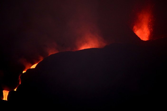 La Palma Adası'ndaki lavlar son 24 saatte 90 eve daha zarar verdi