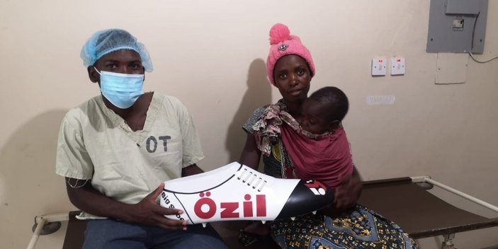 Mesut Özil, Afrika'daki çocuklara sağlık desteği gönderdi