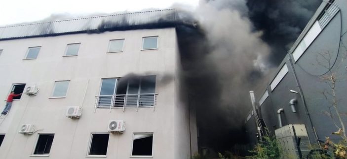 i Bursa'da elyaf fabrikasında yangın