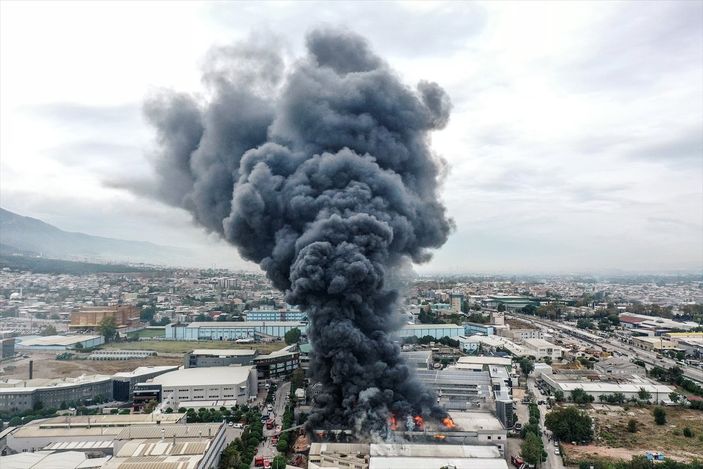 a Bursa'da elyaf fabrikasında yangın